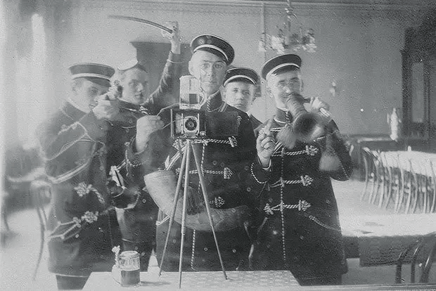 Lustrzane selfie niemieckiego braterstwa. (1912)