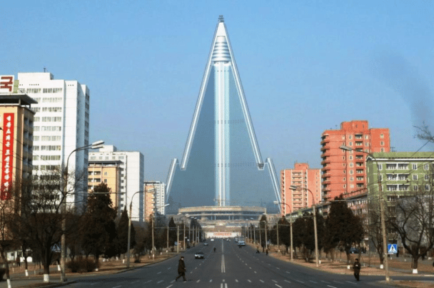 Niesamowity hotel Ryugyong w Pjongjangu