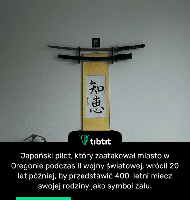 Japoński pilot, który zaatakował miasto w Oregonie podczas II wojny światowej, wrócił 20 lat później, by przedstawić 400-letni miecz swojej rodziny jako symbol żalu.