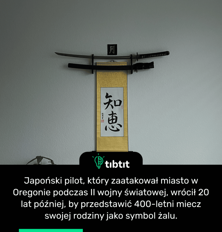 Japoński pilot, który zaatakował miasto w Oregonie podczas II wojny światowej, wrócił 20 lat później, by przedstawić 400-letni miecz swojej rodziny jako symbol żalu.