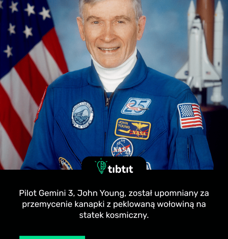 Pilot Gemini 3, John Young, został upomniany za przemycenie kanapki z peklowaną wołowiną na statek kosmiczny.