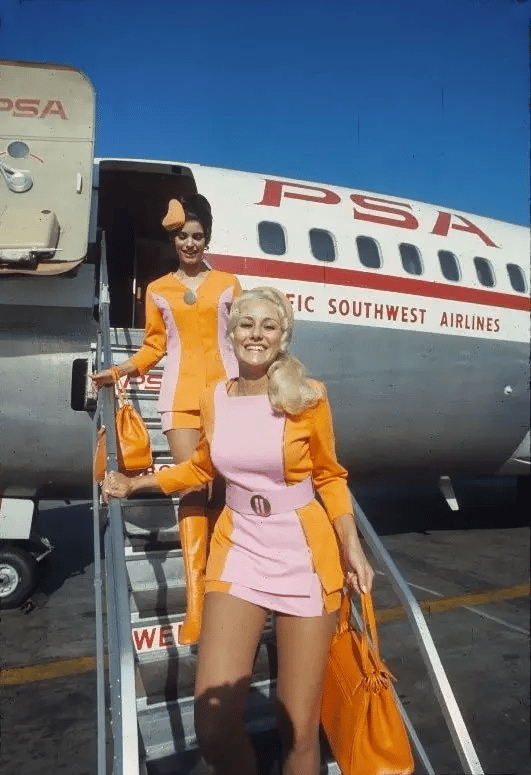 Stewardessy Pacific Southwest Airlines w 1972 roku.