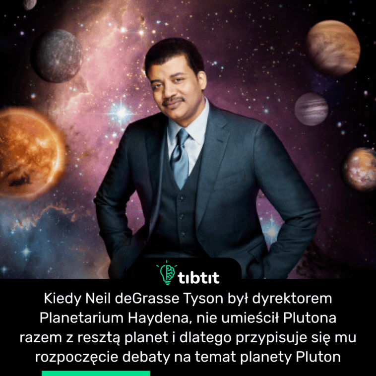 Kiedy Neil deGrasse Tyson był dyrektorem Planetarium Haydena, nie umieścił Plutona razem z resztą planet i dlatego przypisuje się mu rozpoczęcie debaty na temat planety Pluton