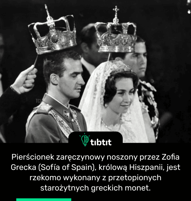 Pierścionek zaręczynowy noszony przez Zofia Grecka (Sofía of Spain), królową Hiszpanii, jest rzekomo wykonany z przetopionych starożytnych greckich monet.