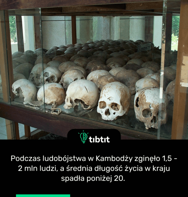 Podczas ludobójstwa w Kambodży zginęło 1,5 - 2 mln ludzi, a średnia długość życia w kraju spadła poniżej 20.
