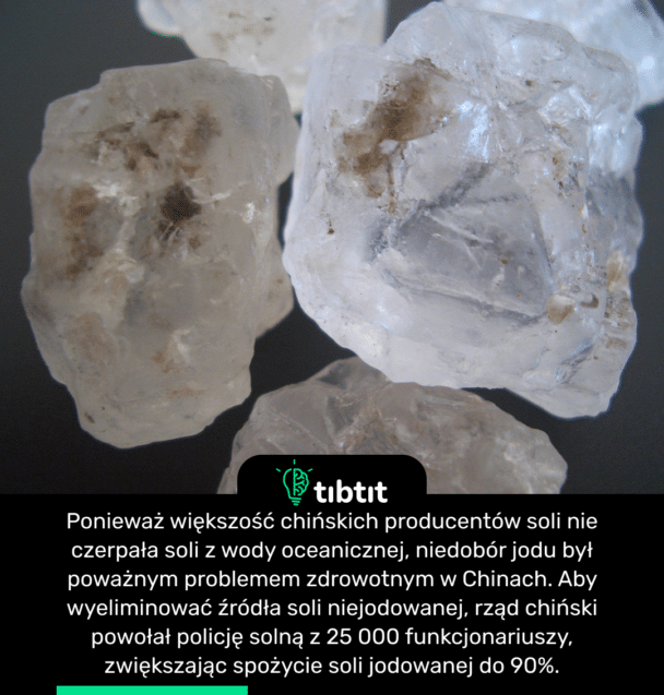 Ponieważ większość chińskich producentów soli nie czerpała soli z wody oceanicznej, niedobór jodu był poważnym problemem zdrowotnym w Chinach. Aby wyeliminować źródła soli niejodowanej, rząd chiński powołał policję solną z 25 000 funkcjonariuszy, zwiększając spożycie soli jodowanej do 90%.