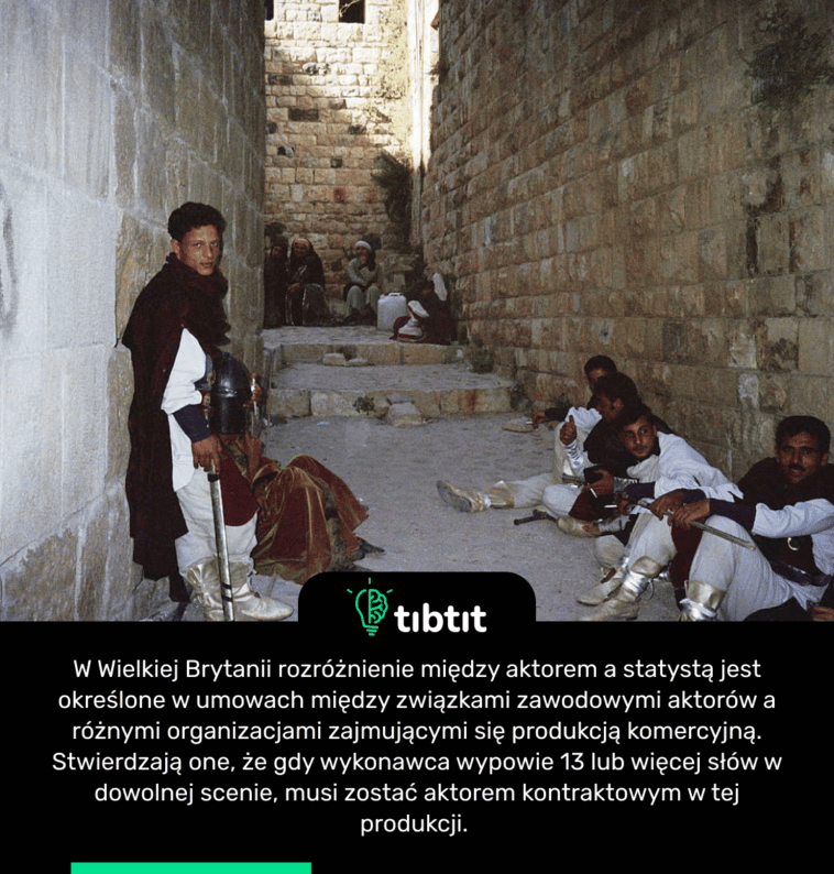 W Wielkiej Brytanii rozróżnienie między aktorem a statystą jest określone w umowach między związkami zawodowymi aktorów a różnymi organizacjami zajmującymi się produkcją komercyjną. Stwierdzają one, że gdy wykonawca wypowie 13 lub więcej słów w dowolnej scenie, musi zostać aktorem kontraktowym w tej produkcji.