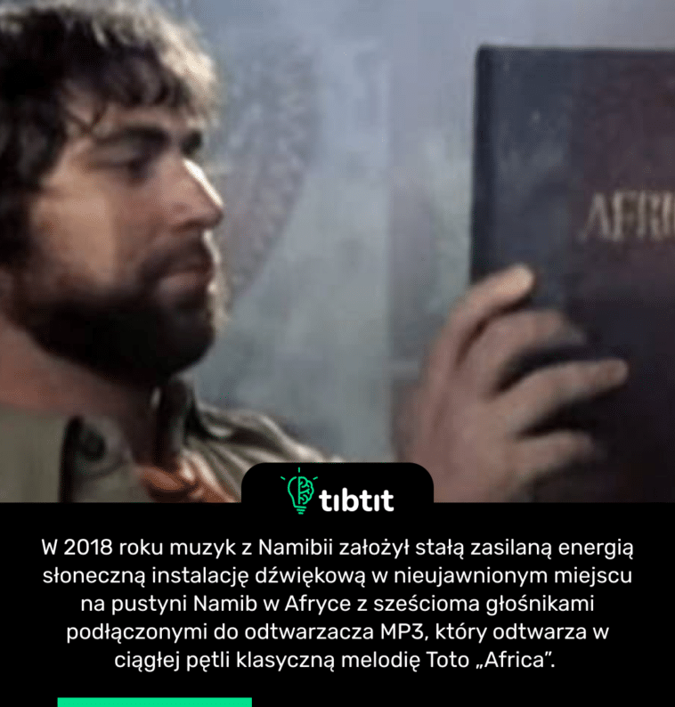 W 2018 roku muzyk z Namibii założył stałą zasilaną energią słoneczną instalację dźwiękową w nieujawnionym miejscu na pustyni Namib w Afryce z sześcioma głośnikami podłączonymi do odtwarzacza MP3, który odtwarza w ciągłej pętli klasyczną melodię Toto „Africa”.