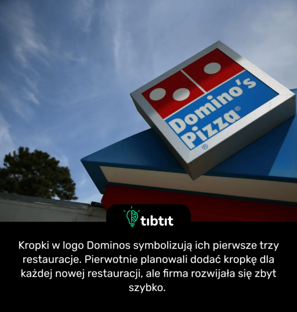 Kropki w logo Dominos symbolizują ich pierwsze trzy restauracje. Pierwotnie planowali dodać kropkę dla każdej nowej restauracji, ale firma rozwijała się zbyt szybko.
