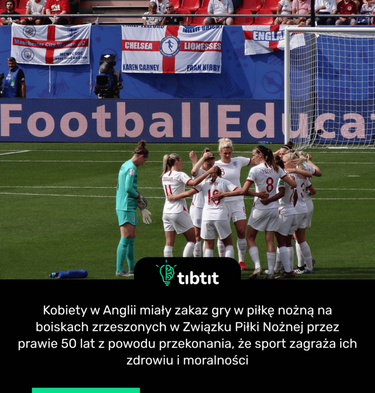 Kobiety w Anglii miały zakaz gry w piłkę nożną na boiskach zrzeszonych w Związku Piłki Nożnej przez prawie 50 lat z powodu przekonania, że ​​sport zagraża ich zdrowiu i moralności