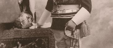 Ostatni król Włoch, Umberto II, panował od 9 maja 1946 r. do 18 czerwca 1946 r. To zdjęcie przedstawia go przebranego za małego „corazziere” w 1907 r., gdy miał trzy lata.