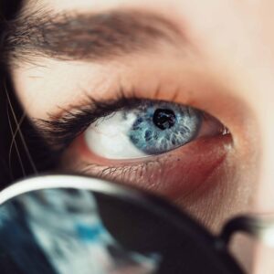 Las personas con ojos azules pueden tolerar mayores niveles de alcohol