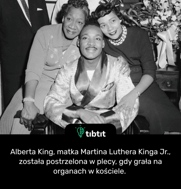 Alberta King, matka Martina Luthera Kinga Jr., została postrzelona w plecy, gdy grała na organach w kościele.