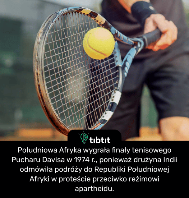Południowa Afryka wygrała finały tenisowego Pucharu Davisa w 1974 r., ponieważ drużyna Indii odmówiła podróży do Republiki Południowej Afryki w proteście przeciwko reżimowi apartheidu.