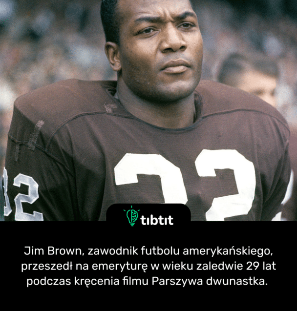 Jim Brown, zawodnik futbolu amerykańskiego, przeszedł na emeryturę w wieku zaledwie 29 lat podczas kręcenia filmu Parszywa dwunastka.