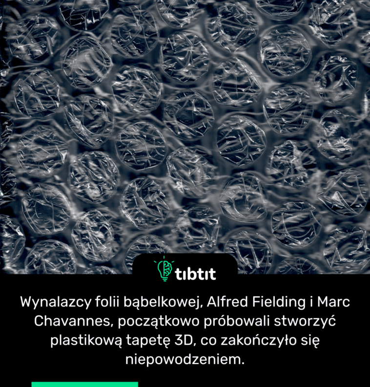 Wynalazcy folii bąbelkowej, Alfred Fielding i Marc Chavannes, początkowo próbowali stworzyć plastikową tapetę 3D, co zakończyło się niepowodzeniem.