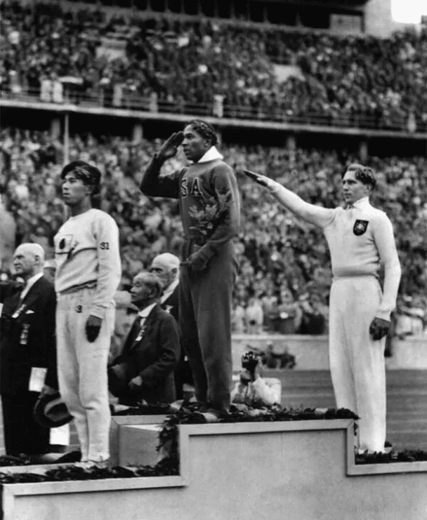 Jesse Owens zdobyła złoto na igrzyskach olimpijskich w nazistowskich Niemczech w 1936 roku.