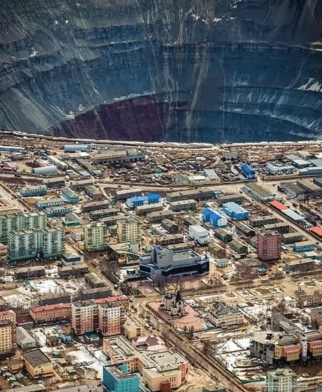 Jedna z najgłębszych na świecie kopalni diamentów, położona w Rosji.