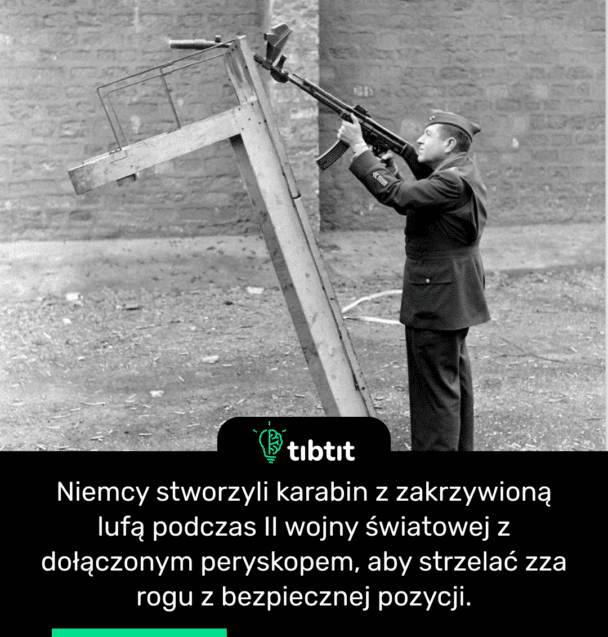 Niemcy stworzyli karabin z zakrzywioną lufą podczas II wojny światowej z dołączonym peryskopem, aby strzelać zza rogu z bezpiecznej pozycji.