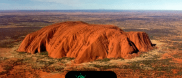 Australia jest szersza od Księżyca. W bardziej zabawnych faktach dotyczących wszechświata: Australia jest o 600 km szersza w średnicy niż Księżyc.